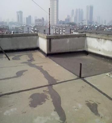 信阳漏水维修 楼顶漏水是什么原因，楼顶漏水维修方法是什么?